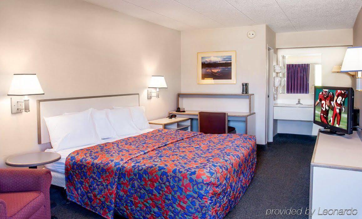 Red Roof Inn Toledo University Exterior photo